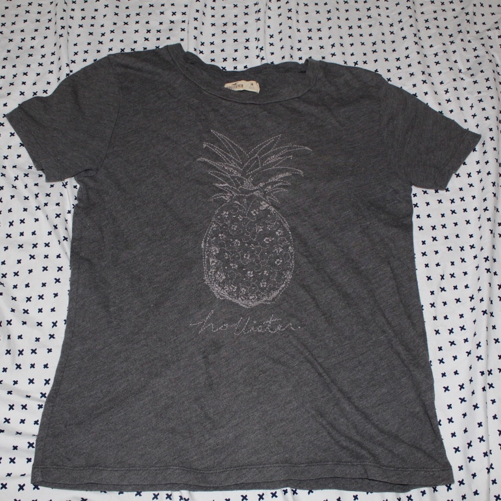 hollister tee
